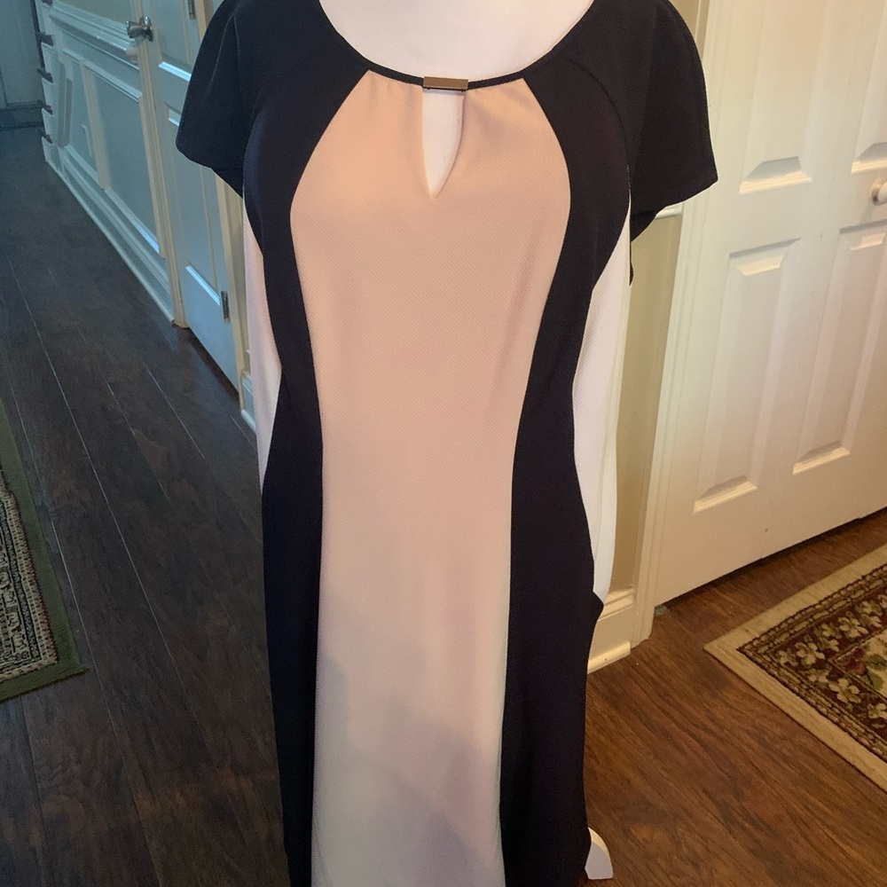 Short sleeve dress